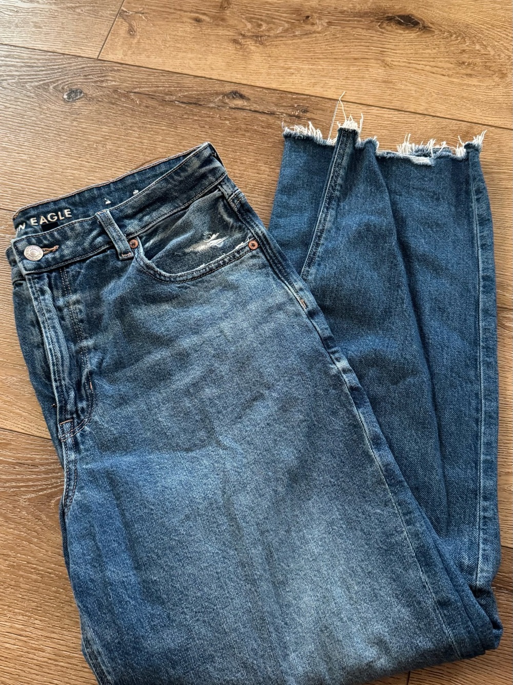 American Eagle Outfitters Women’s Straight Leg Jeans in Dark Blue Denim